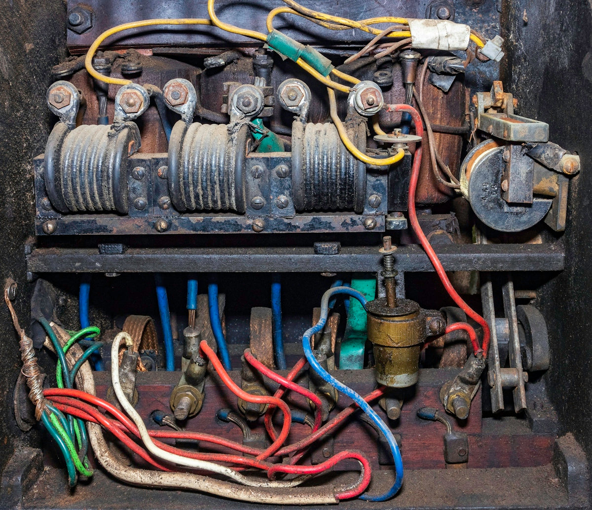 black and brown metal machine