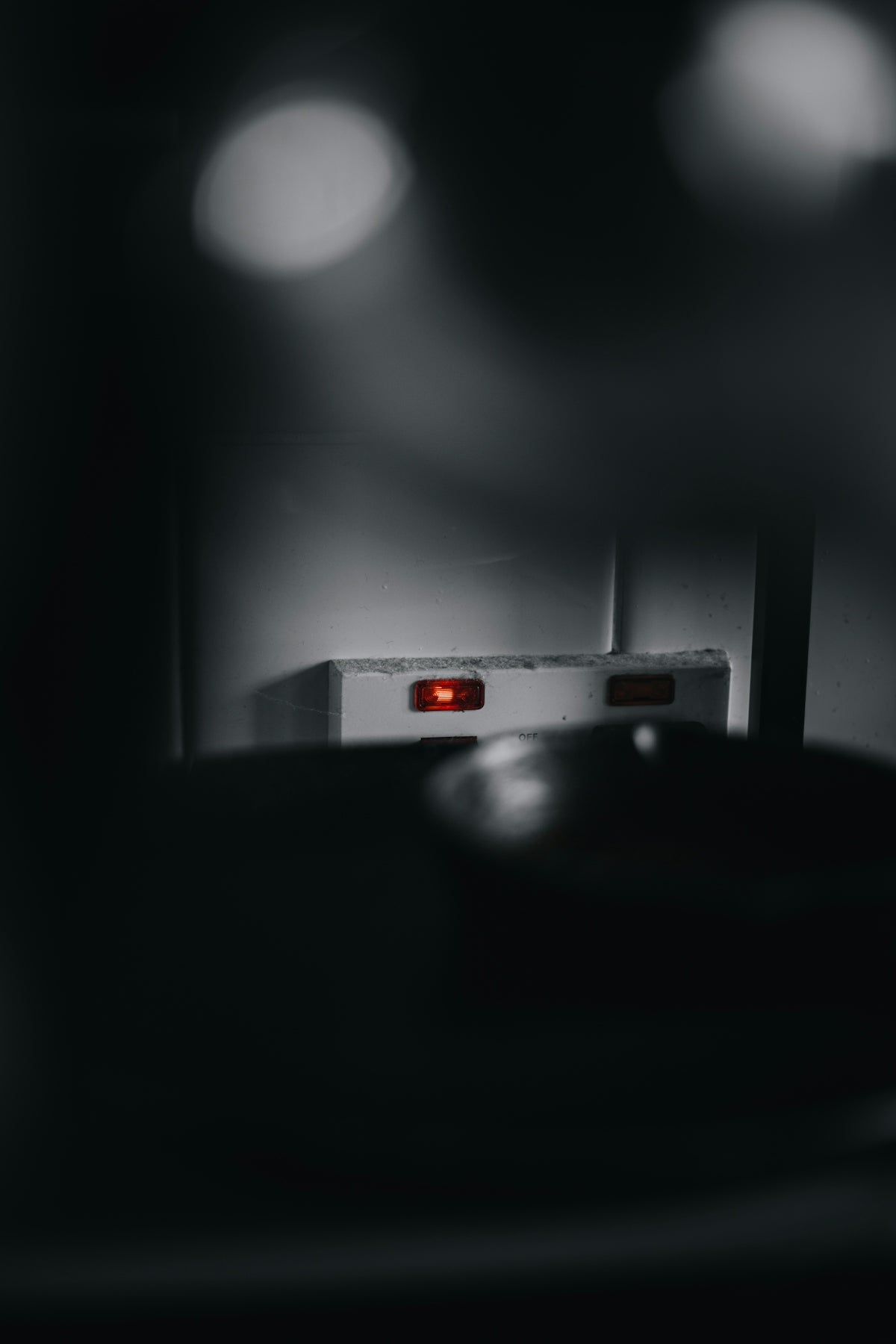 a black and white photo of a turntable