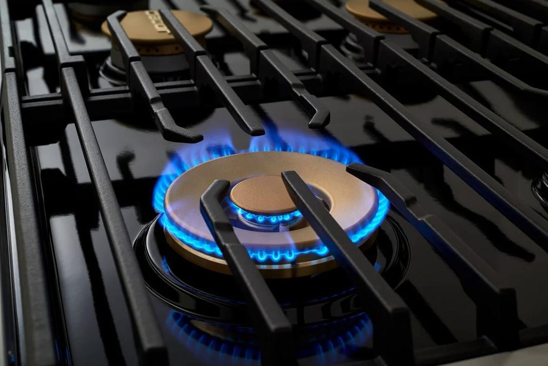 Dacor - 5.9 cu. ft  Gas Range in Stainless - DOP36P86GLS