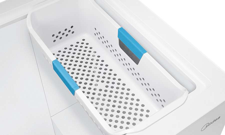 Midea - 7 cu. Ft  Chest Freezer in White - MRC07M3AWWC
