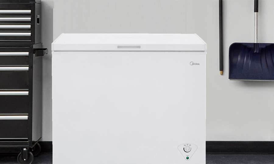 Midea - 7 cu. Ft  Chest Freezer in White - MRC07M3AWWC