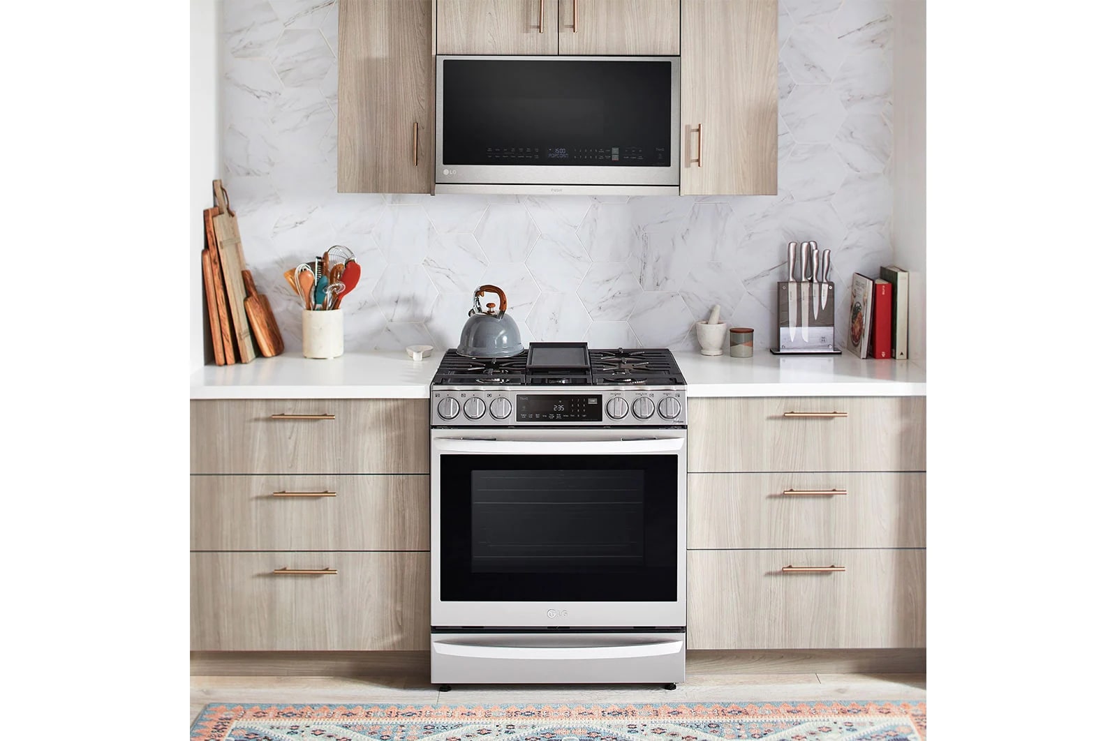 LG - 2.1 cu. Ft  Over the range Microwave in Stainless - MVEL2137F