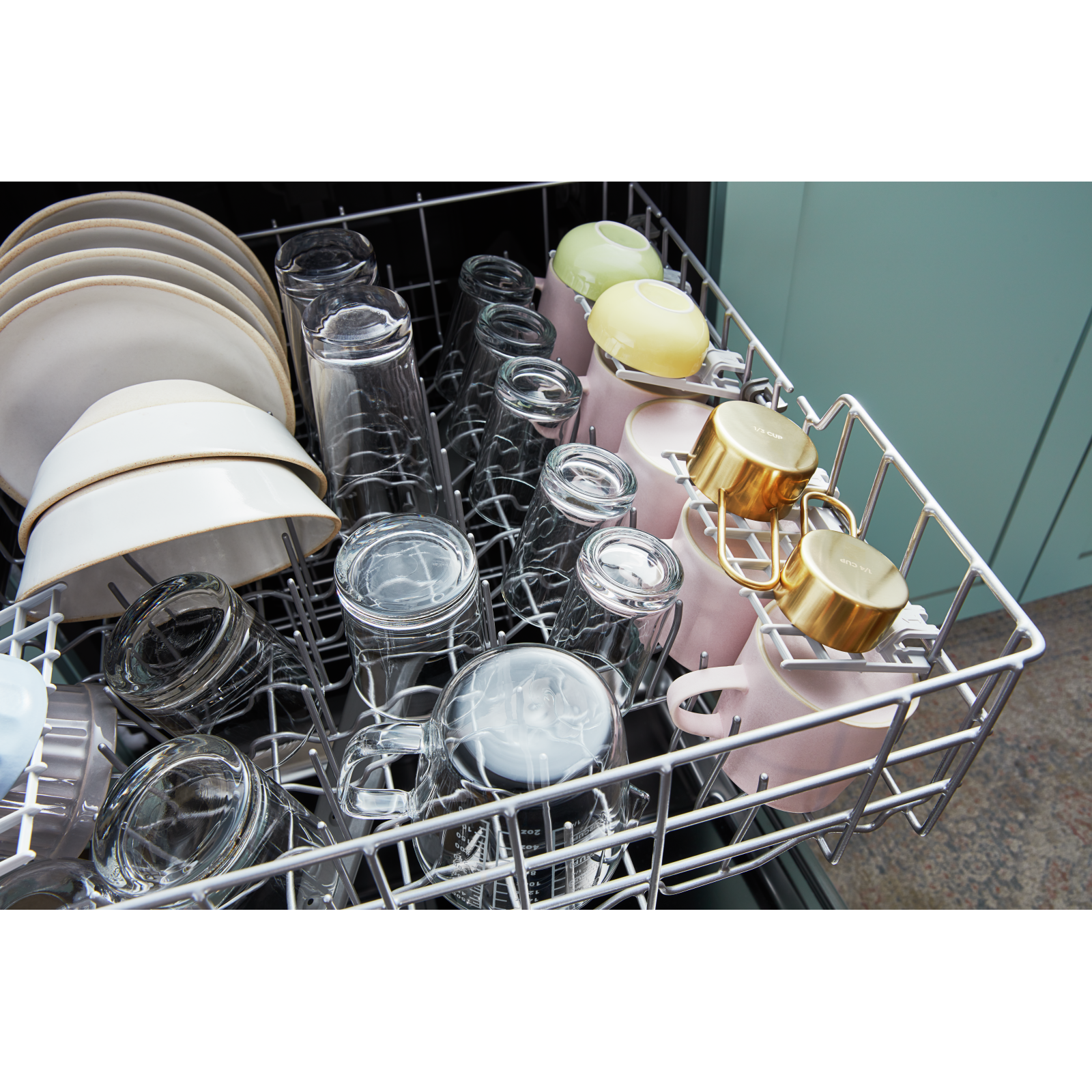 Whirlpool - 55 dBA Built In Dishwasher in Stainless - WDP540HAMZ