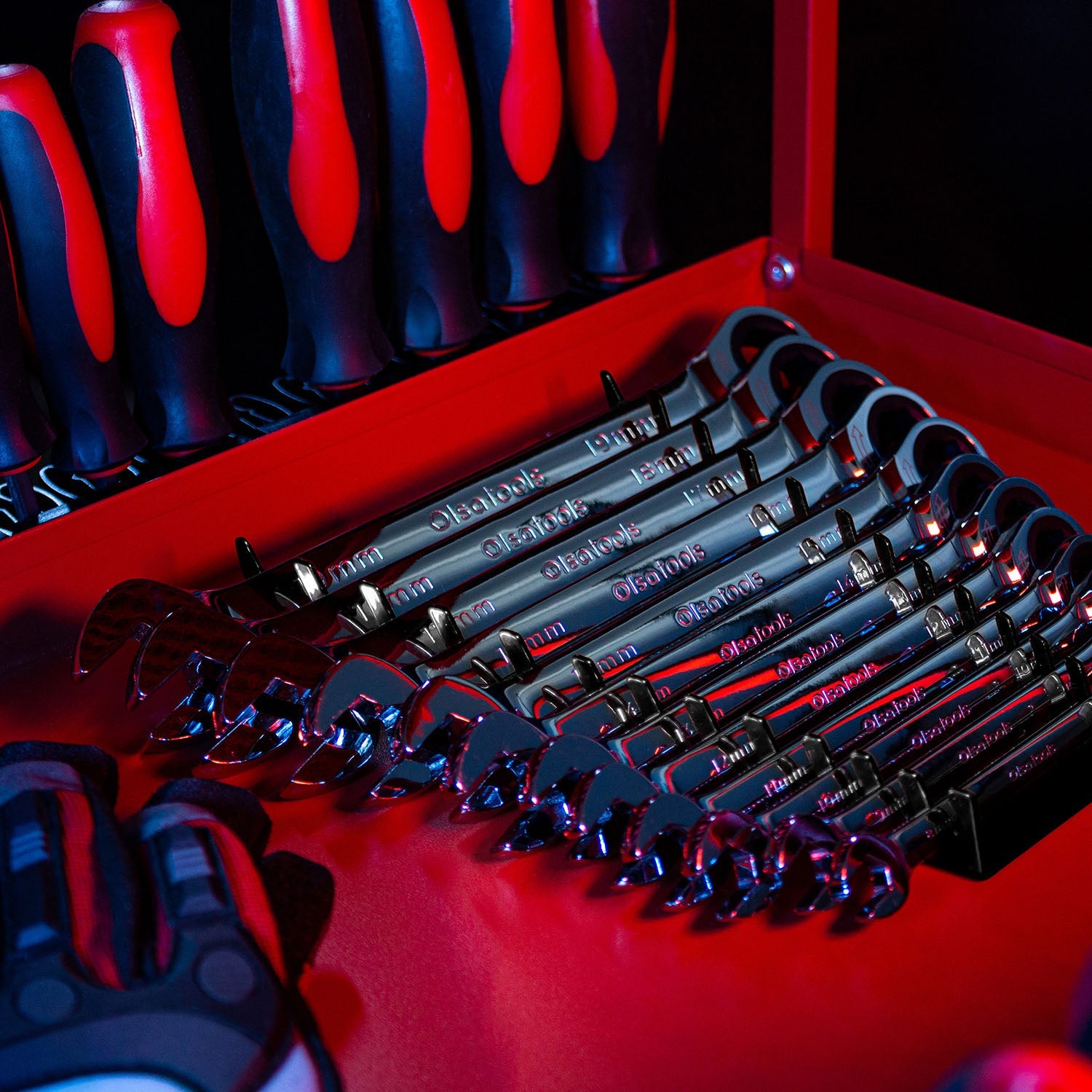 Ratcheting Wrench Set with Magnetic Wrench Organizer