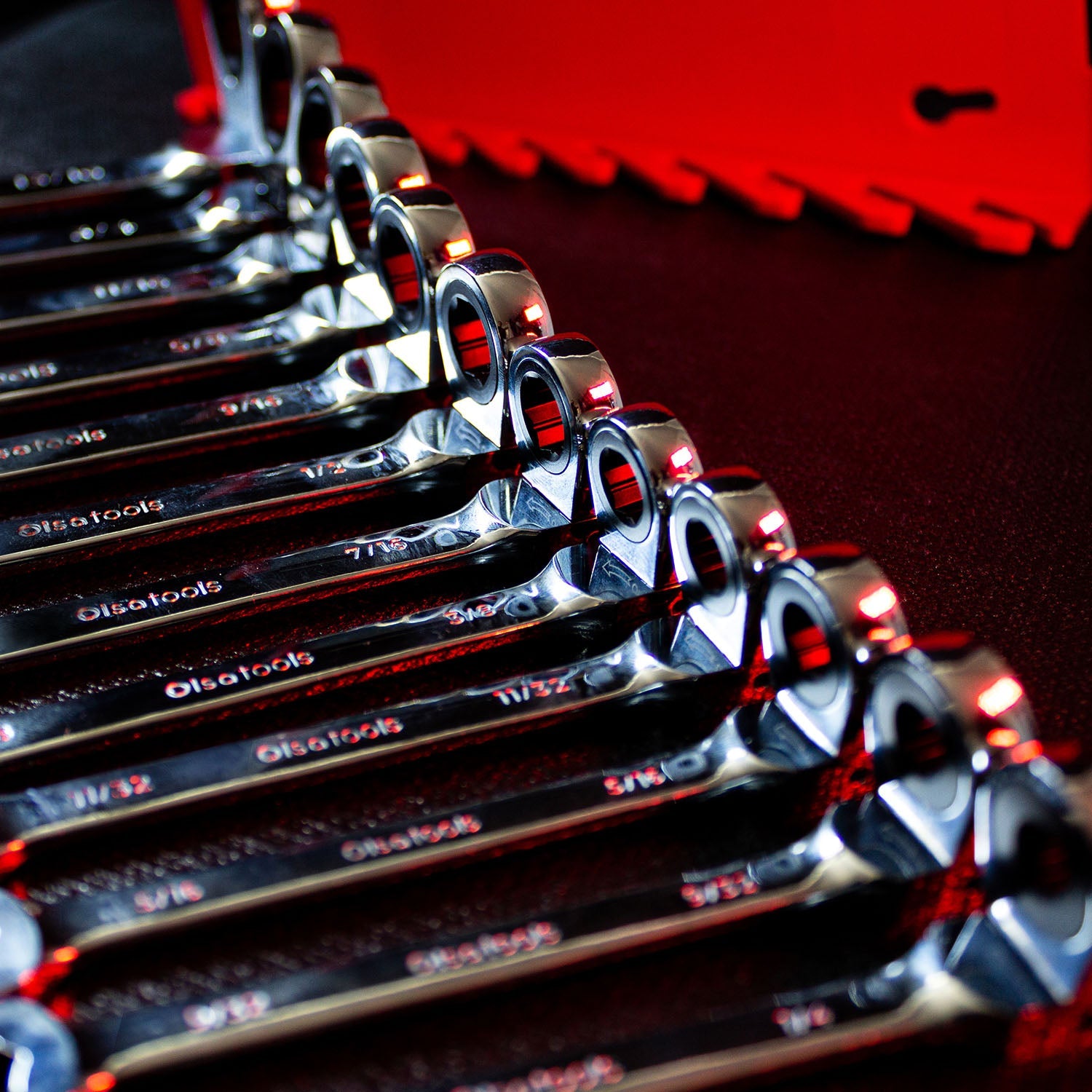 Ratcheting Wrench Set with Magnetic Wrench Organizer