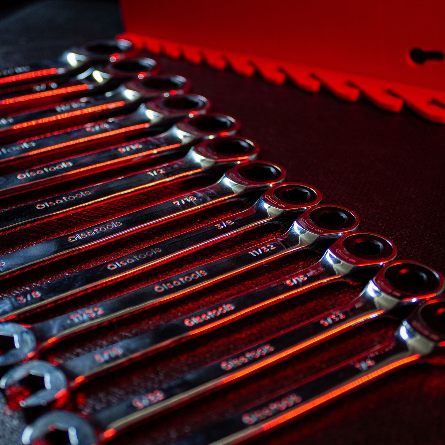 Ratcheting Wrench Set with Magnetic Wrench Organizer