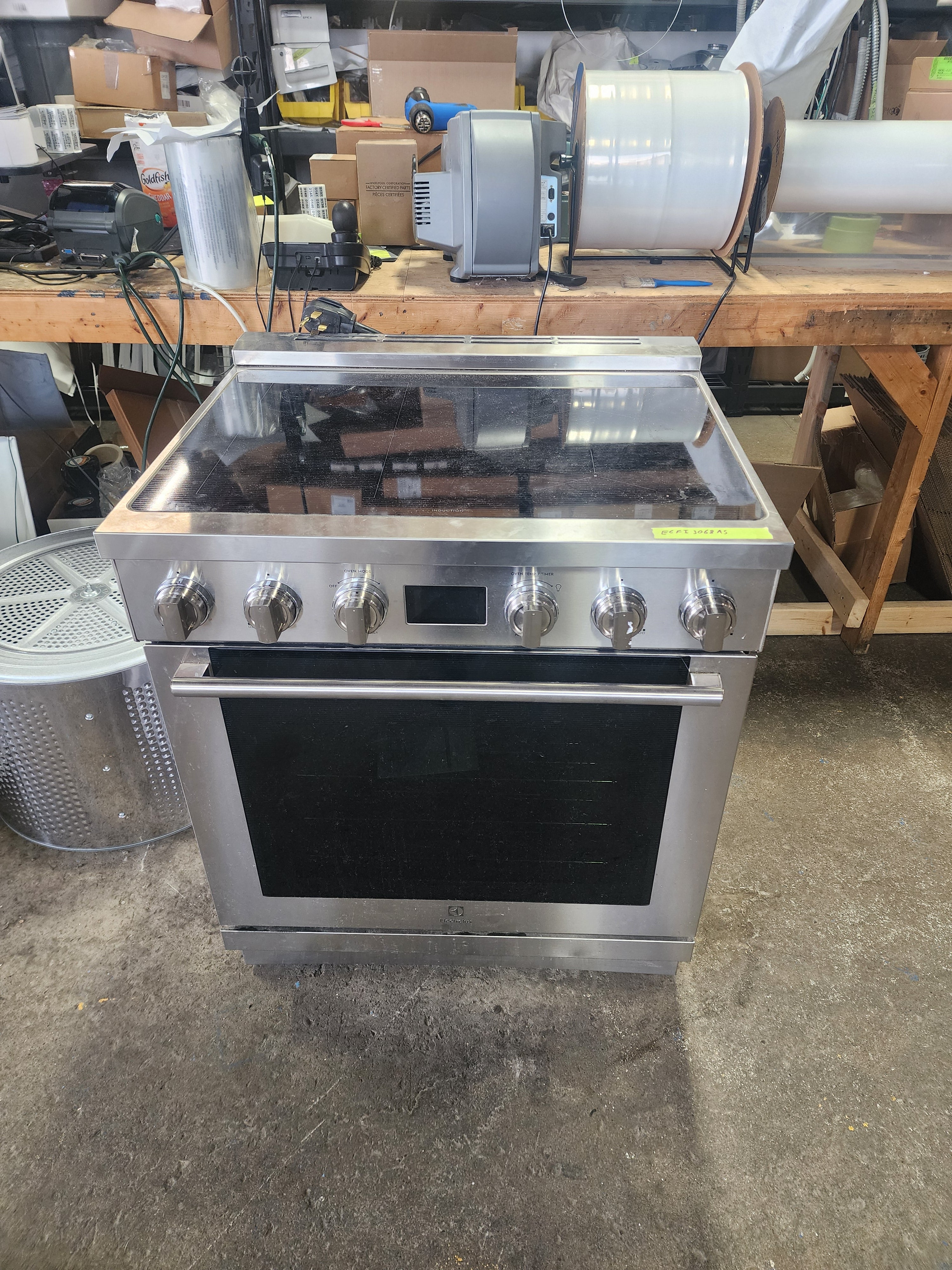 #0135 Electrolux Range ECFI3068AS