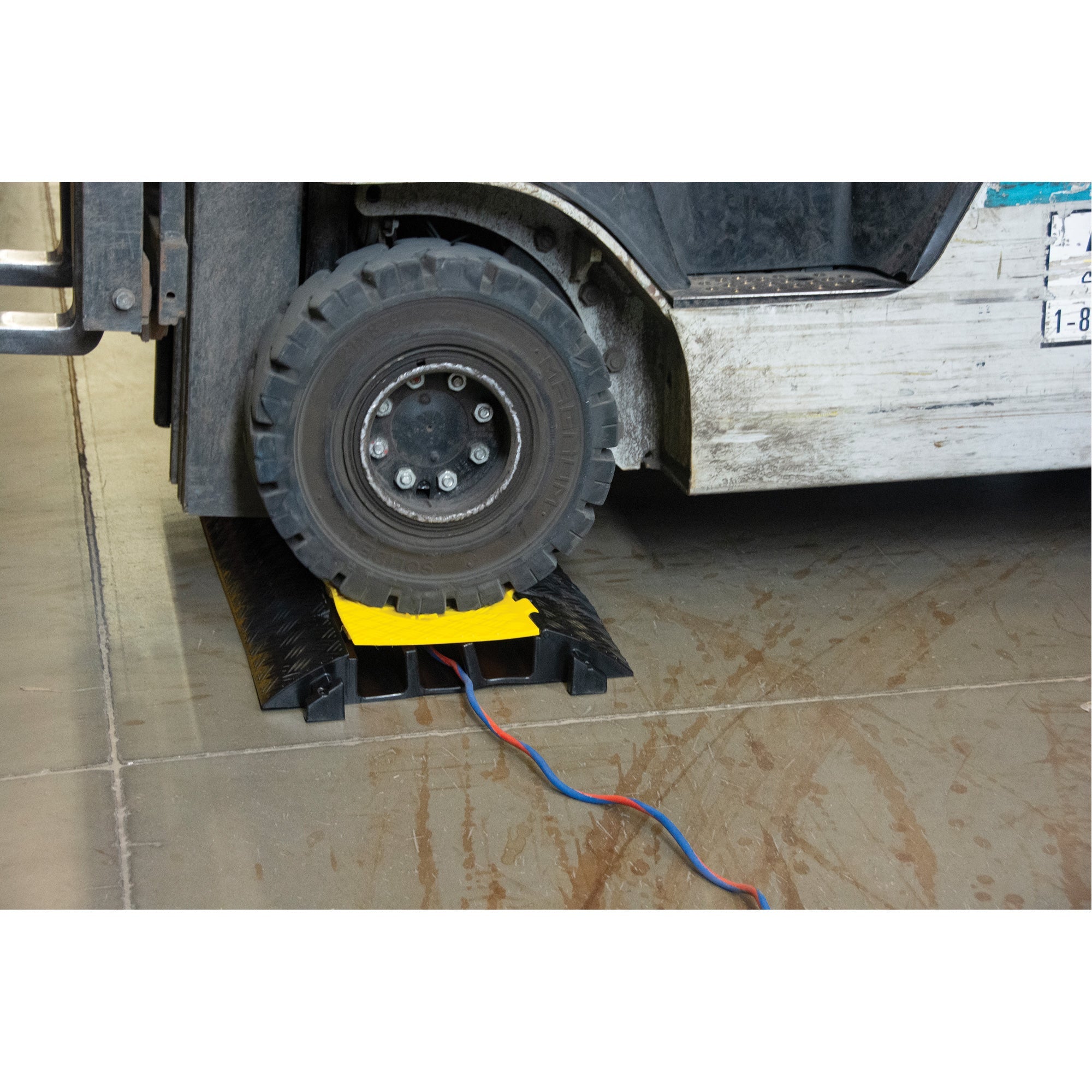 Polyurethane Cable Protector, 3 Channels, 35.43" L x 19.69" W x 3" H